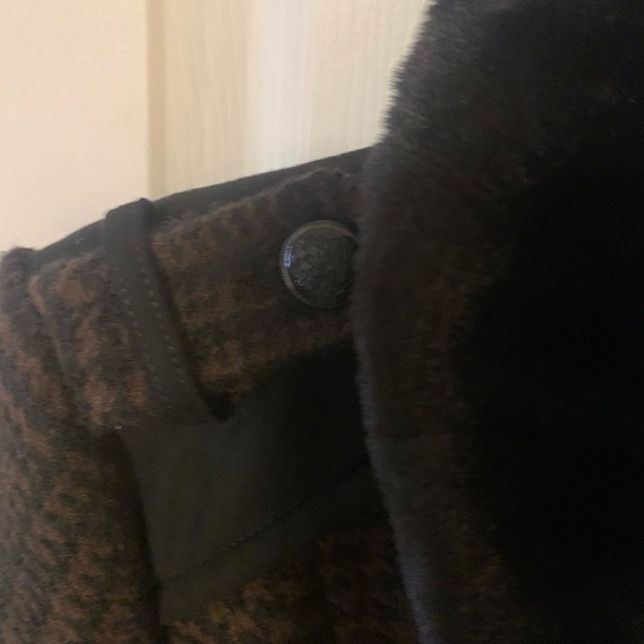 VINCE CAMUTO BLACK AND BROWN PLAID COAT. - Picture 4 of 8